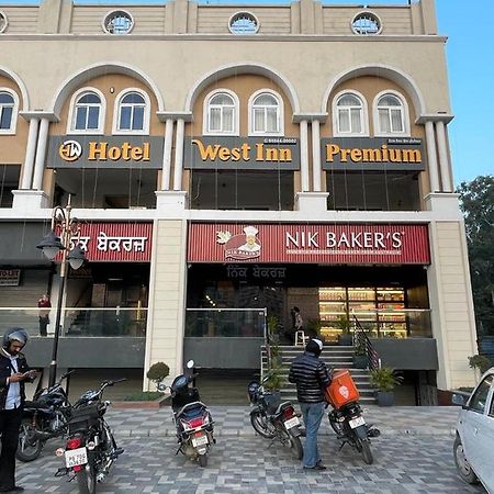 Hotel West Inn Premium Kharar Kültér fotó