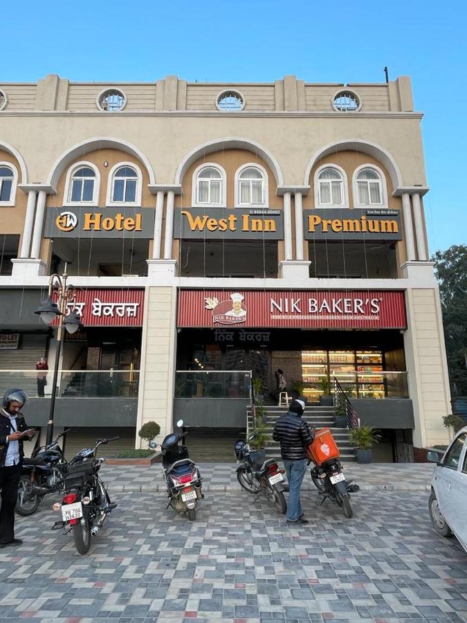 Hotel West Inn Premium Kharar Kültér fotó