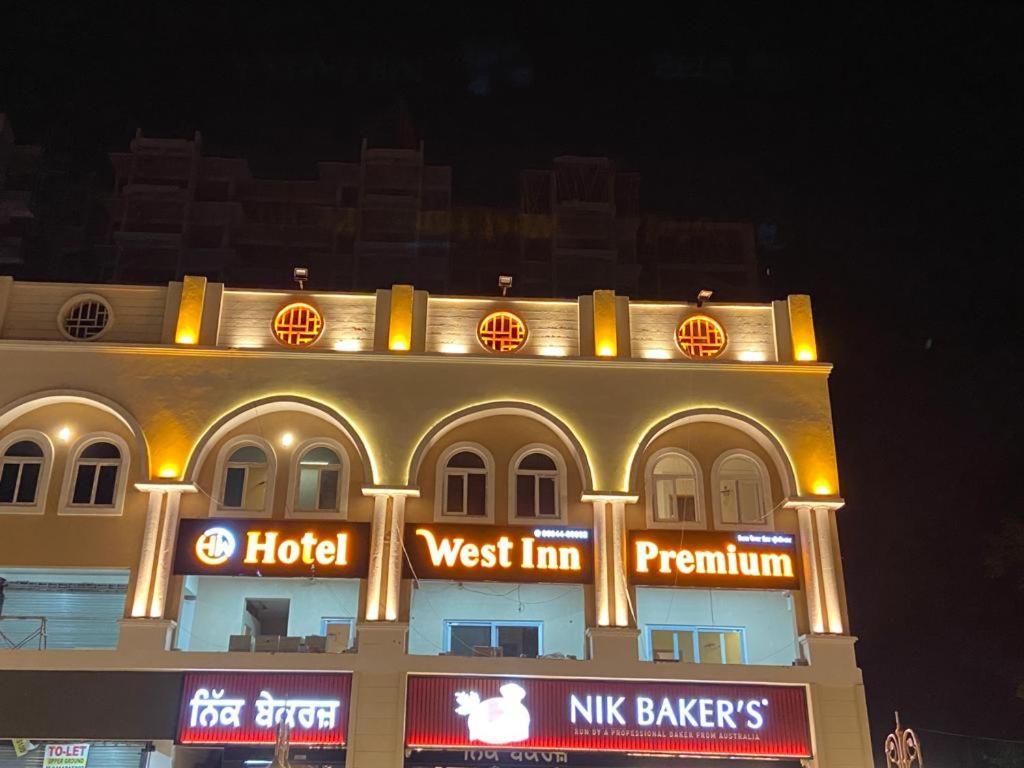 Hotel West Inn Premium Kharar Kültér fotó