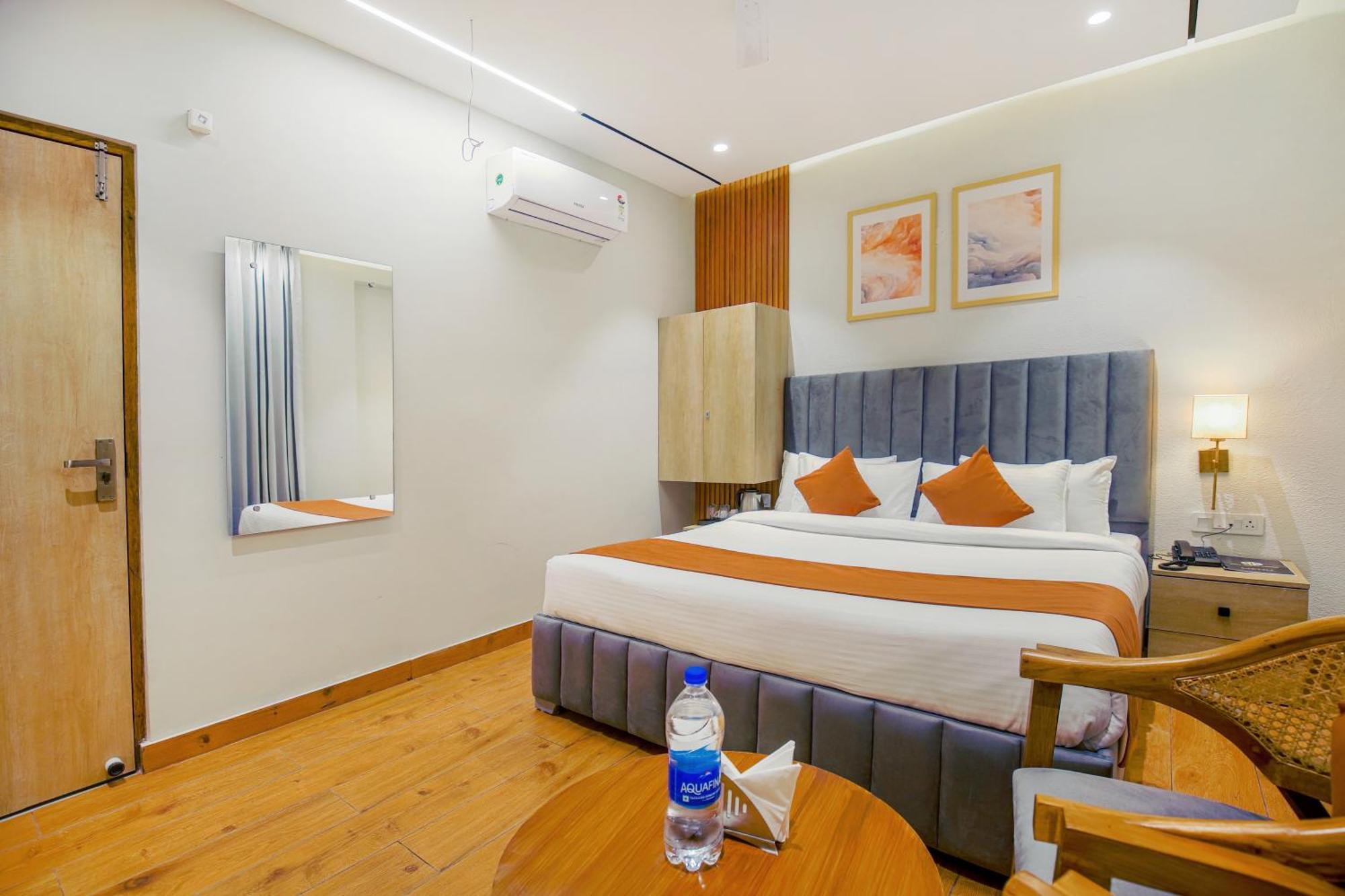 Hotel West Inn Premium Kharar Kültér fotó