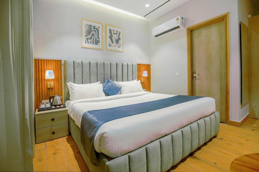 Hotel West Inn Premium Kharar Kültér fotó